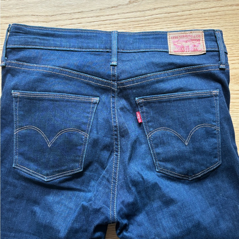 Levi’s dark wash women’s jeans size 30 - Picture 4 of 6